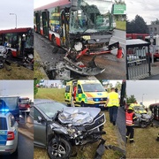 Čelní střet autobusu s autem, na místě je několik zraněných