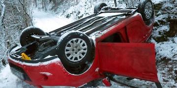 Tragická dopravní nehoda na zasněžené silnici