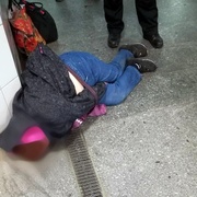 Opilou ženu vykázali z vlaku i nádraží