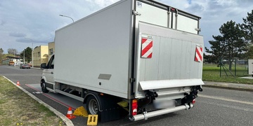 Dodávka byla přetížená o neuvěřitelných pět tun