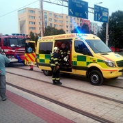 Žena následky střetu s tramvají nepřežila