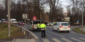 Totálně opilý muž řádil s autem – ujel od nehody a pak znovu boural