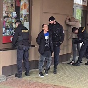 U značně vyhroceného konfliktu na Slovanech zasahovalo několik hlídek policie