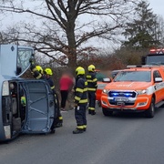 Auto skončilo na boku