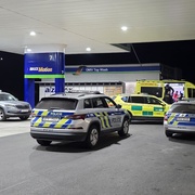 Na čerpací stanici OMV se v noci připotácel pobodaný muž