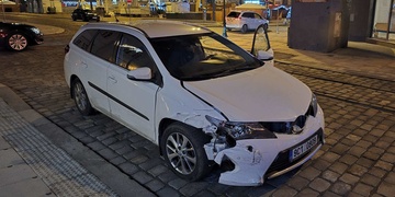 Řidička najela se svým vozem do zaparkovaných aut, pak nadýchala 1,92 promile