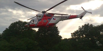 Ukrajinský dělník propadl střechou, na místo startoval vrtulník