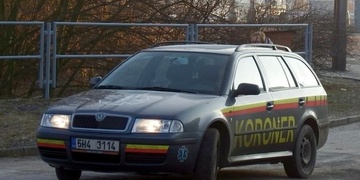 Mrtvý muž byl nalezen na chodníku ve Hřbitovní ulici