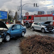 Střet dvou aut na Vejprnické