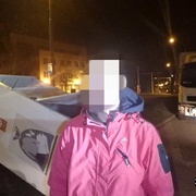 Slovák vykrádal kontejner se šatstvem