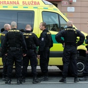 Na Mikulášském náměstí pobodali muže, pachatel uniká - , 