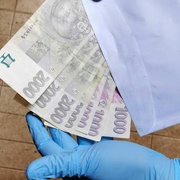 Právník se snažil podplatit policistu a získat tak přístup k policejním databázím