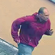 Poznáte podezřelého z vloupání do domu na Slovanech?