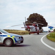 Vůz srazil čtyřleté dítě a traktor vjel do cesty motorkáři