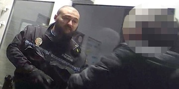 Rvačka se strážníky i rozkousaný test na drogy