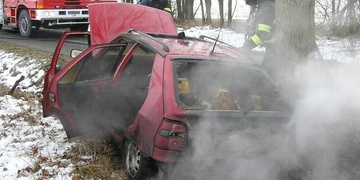 Ženě za jízdy začalo hořet auto