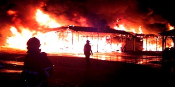 K obrovskému požáru vyjeli naši i němečtí hasiči