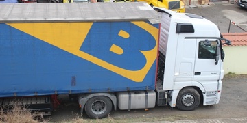 Po dálnici se na Plzeň řítil v protisměru kamion se zcela opilým řidičem