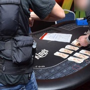 Okrádal pacienty i personál a peníze roztáčel v kasínu