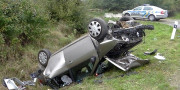 Tři řidičky převrátily vozidla na střechu a opakovaně startoval vrtulník LZS