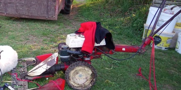 Prosím pomozte, v Nezvěsticích na koupališti nám ukradli sekačku