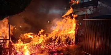 Noční požár mohl způsobit vysoké škody