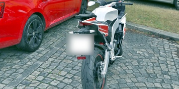 Svědek vypátral ukradenou motorku a na místě zadržel jejího zloděje