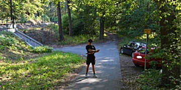 S nožem v ruce přepadl prodavačku na Americké třídě