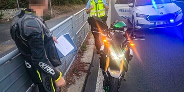 Motorkář dojezdil, nyní očekává zákaz řízení na 6 až 18 měsíců