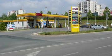 Mladík napadl obsluhu benzínky a zlomil jí nos