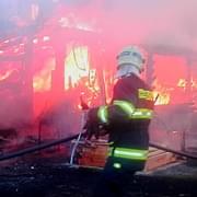 Požáry v Plzni i v Třemošné, zraněný motorkář a to vše současně