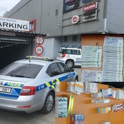 Lékárnu na Slovanech pachatelé doslova vydrancovali, lup odváželi nákupním vozíkem