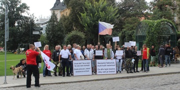 Protesty, nadávky a pokus průvod Pilsen Pride zastavit