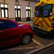 "Takhle zazdít vrata sanitce může jen úplný játro," komentoval svědek