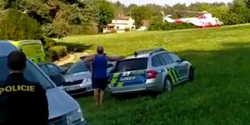 Podezřelý zadržen a oběť zemřela v nemocnici. Doplněna aktualizace.