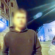 Na náměstí Republiky u večerky opět řádila partička mládeže