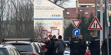 Divokou hádku páru ukončili až policisté