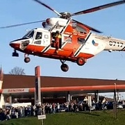 Dron ohrozil vrtulník LZS transportující zraněnou ženu