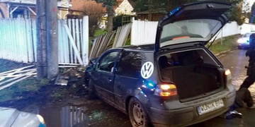 Mezinárodní pronásledování zfetovaného pachatele skončilo havárií