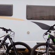 V centru Plzně a za bílého dne ukradl elektrokolo