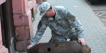 V Kollárově ulici dnes kutáleli bombu