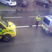 Auto srazilo a velmi vážně zranilo mladou chodkyni