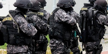 Šílenec s pistolí ohrožoval v Třemošné lidi - zpacifikovala ho zásahová jednotka