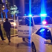 Řidiči téměř nestačila silnice