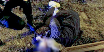 Na tramvajových kolejích spící ženu nemohli probudit ani strážníci