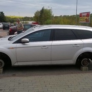 Pomáháme pátrat: Zloděj ukradl hliníková kola