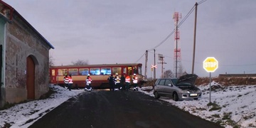 Dvě nehody na železničních přejezdech