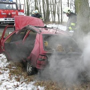 Ženě za jízdy začalo hořet auto