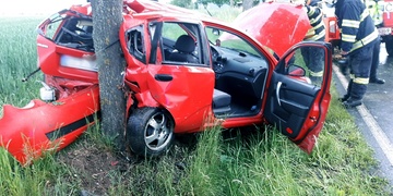 Žena nezvládla řízení a s vozem vyletěla z vozovky