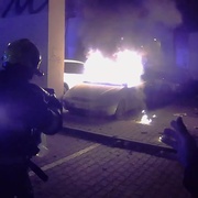 Požár jednoho vozu a dramatická záchrana druhého